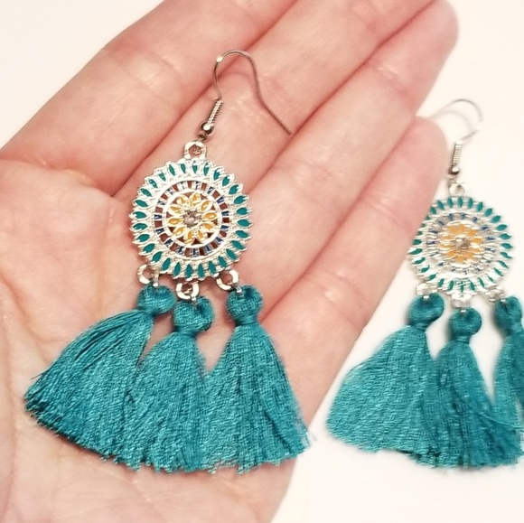 BOHO ETHNIC TASSEL FRINGE EARRINGS NEW - Picture 2 of 2